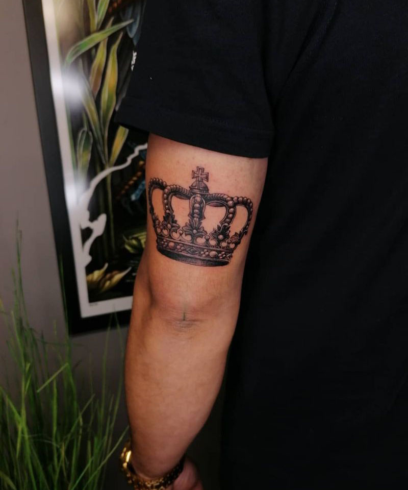 30 Pretty Crown Tattoos You Will Love