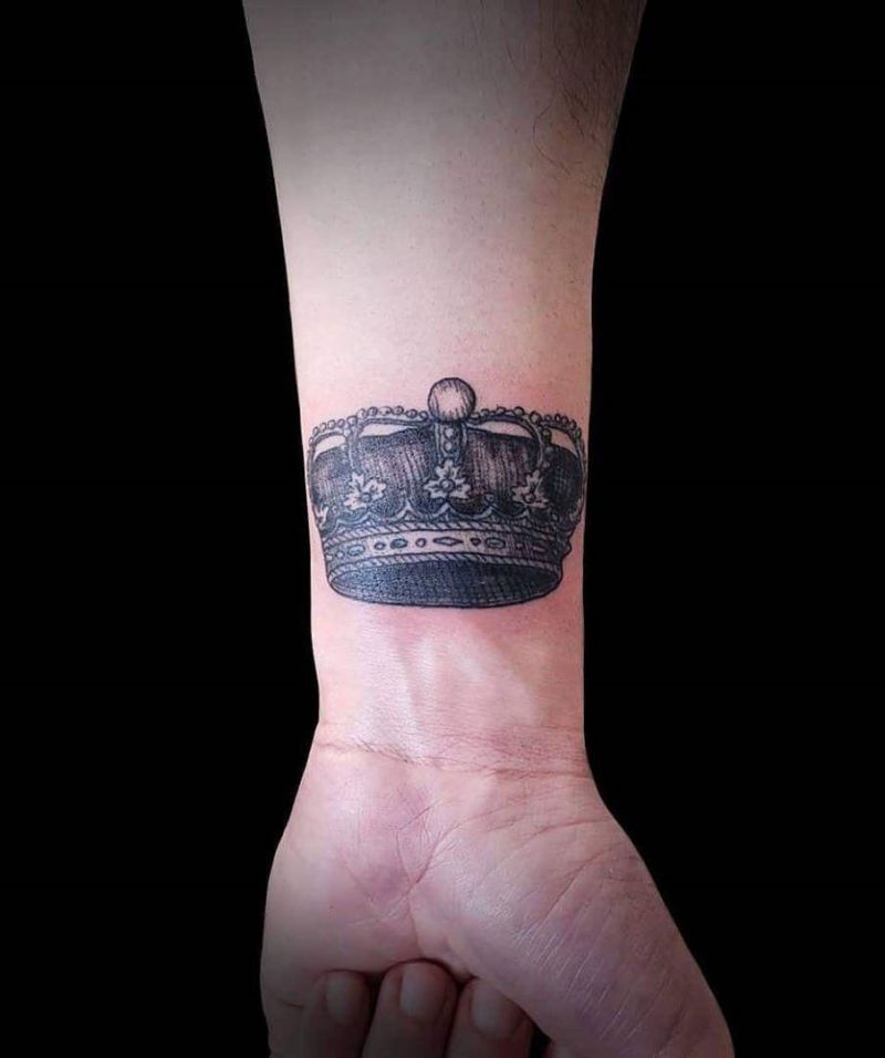 30 Pretty Crown Tattoos You Will Love