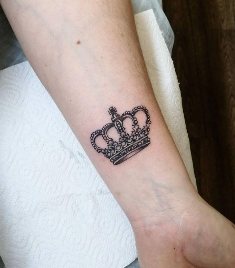 30 Pretty Crown Tattoos You Will Love