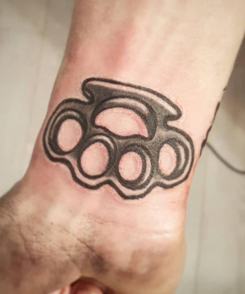 30 Pretty Brass Knuckle Tattoos You Will Love