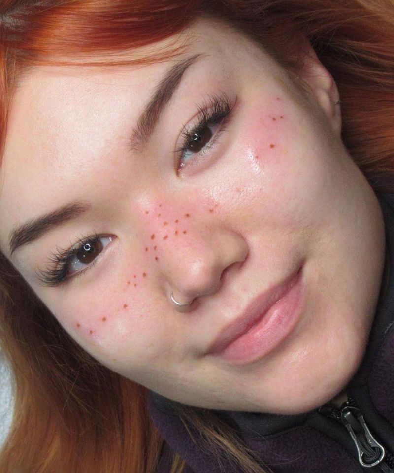 30 Unique Freckle Tattoos to Inspire You