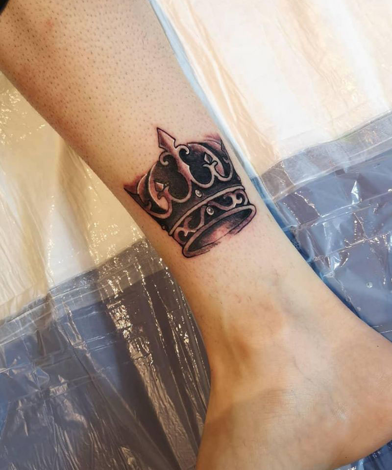 30 Pretty Crown Tattoos You Will Love