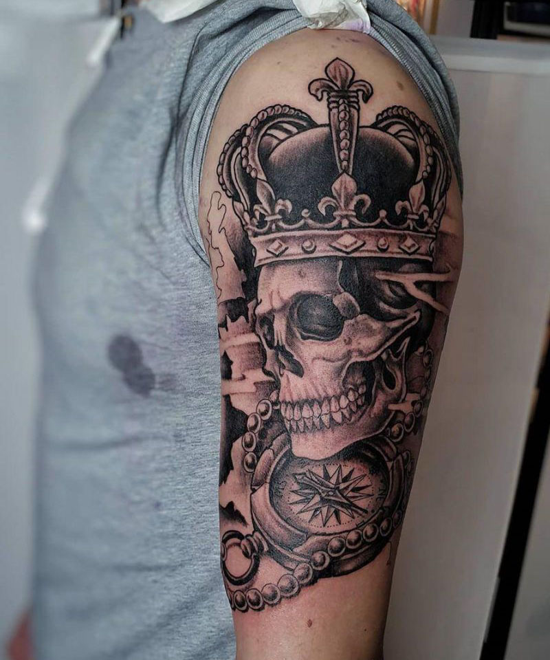 30 Pretty Crown Tattoos You Will Love