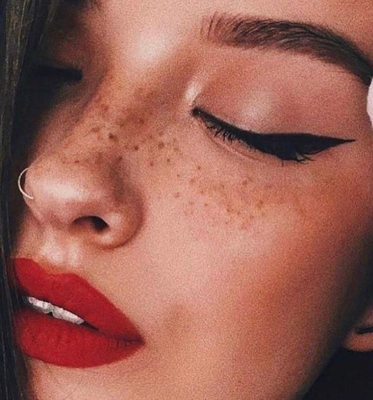 30 Unique Freckle Tattoos to Inspire You