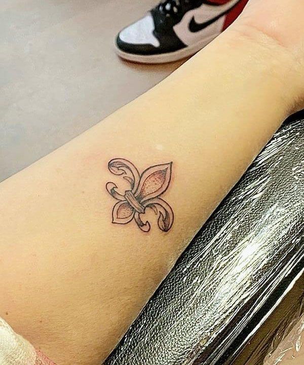 30 Pretty Fleur De Lis Tattoos You Must Love