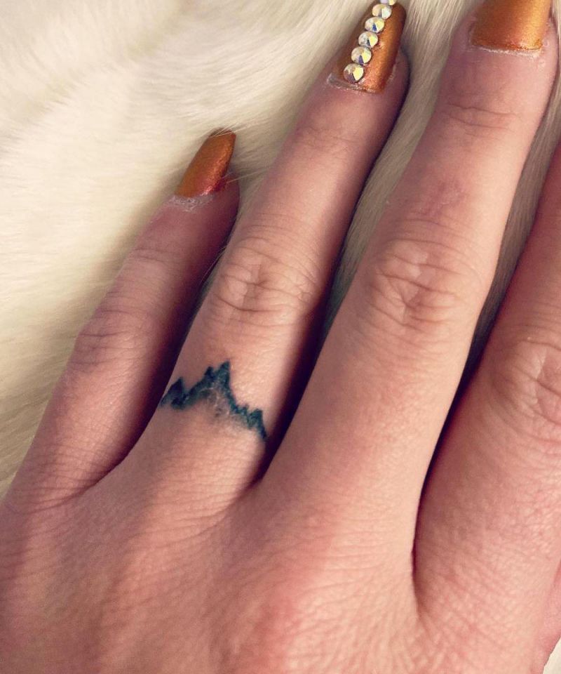 30 Pretty Wedding Band Tattoos You Will Love