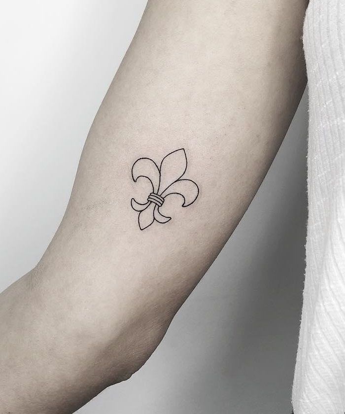 30 Pretty Fleur De Lis Tattoos You Must Love