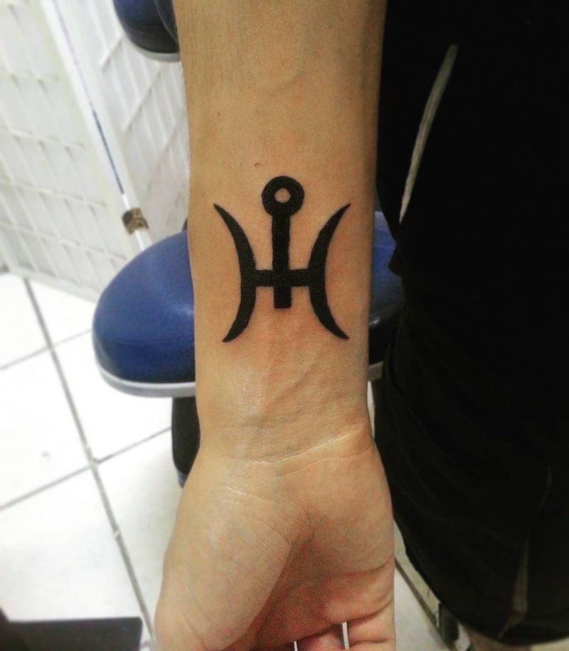 30 Pretty Uranus Tattoos You Will Love