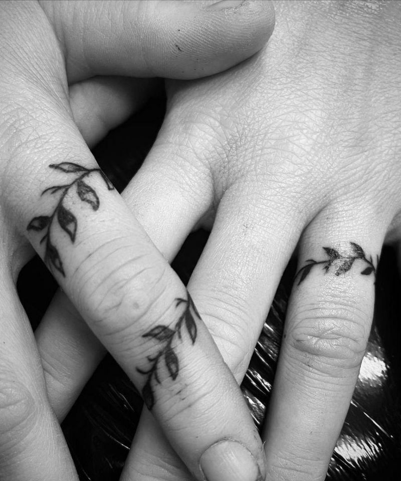 30 Pretty Wedding Band Tattoos You Will Love