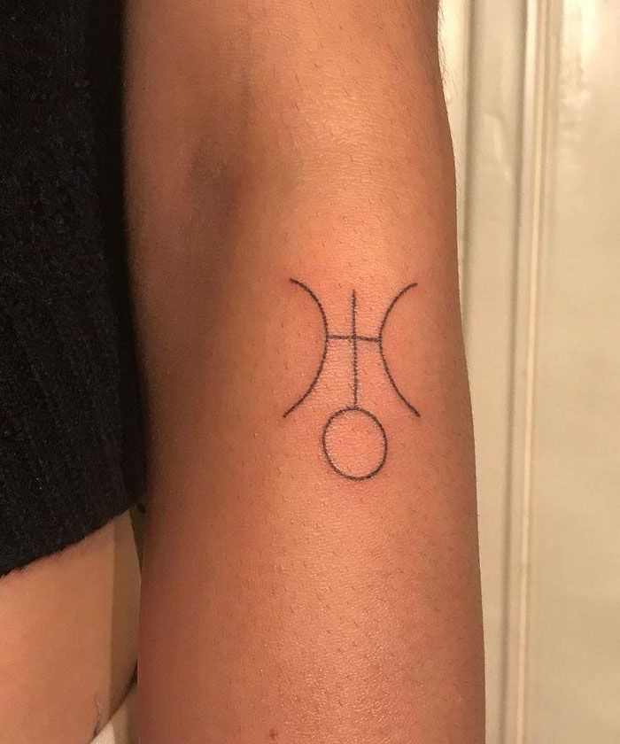 30 Pretty Uranus Tattoos You Will Love