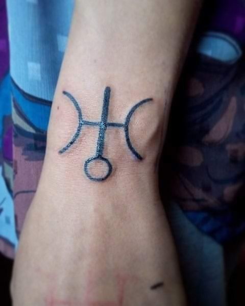 30 Pretty Uranus Tattoos You Will Love