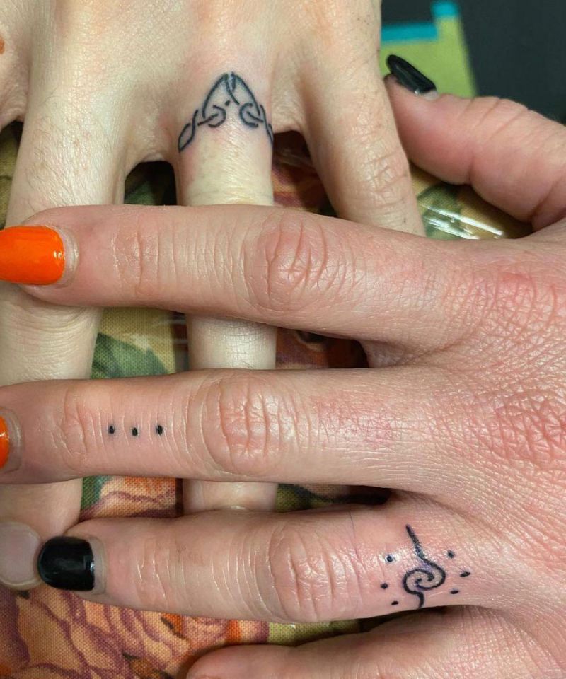 30 Pretty Wedding Band Tattoos You Will Love