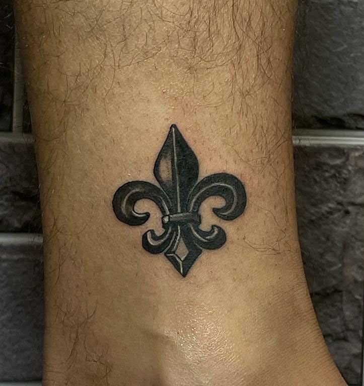 30 Pretty Fleur De Lis Tattoos You Must Love