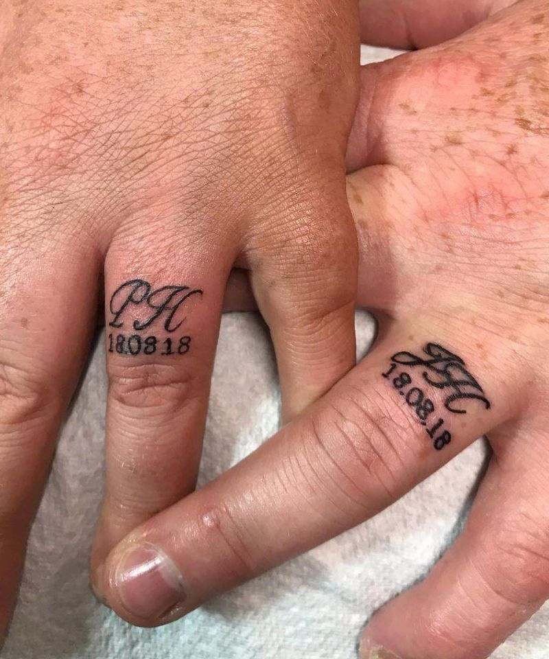 30 Pretty Wedding Band Tattoos You Will Love