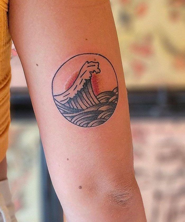 30 Pretty Great Wave Tattoos Improve Your Temperament