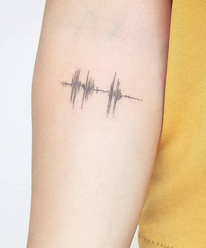 30 Pretty Soundwave Tattoos for Your Inspiration