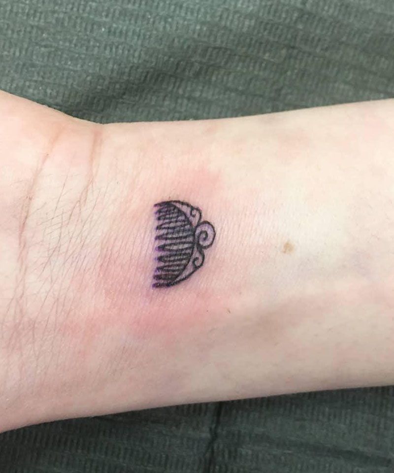 30 Pretty Comb Tattoos for Your Inspiration