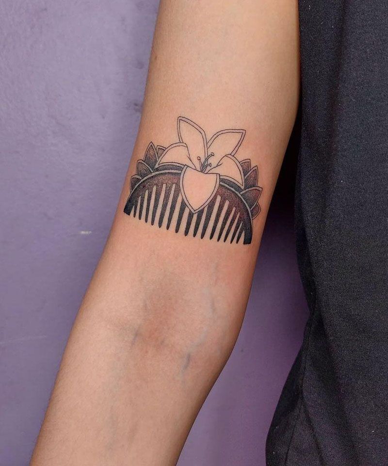 30 Pretty Comb Tattoos for Your Inspiration