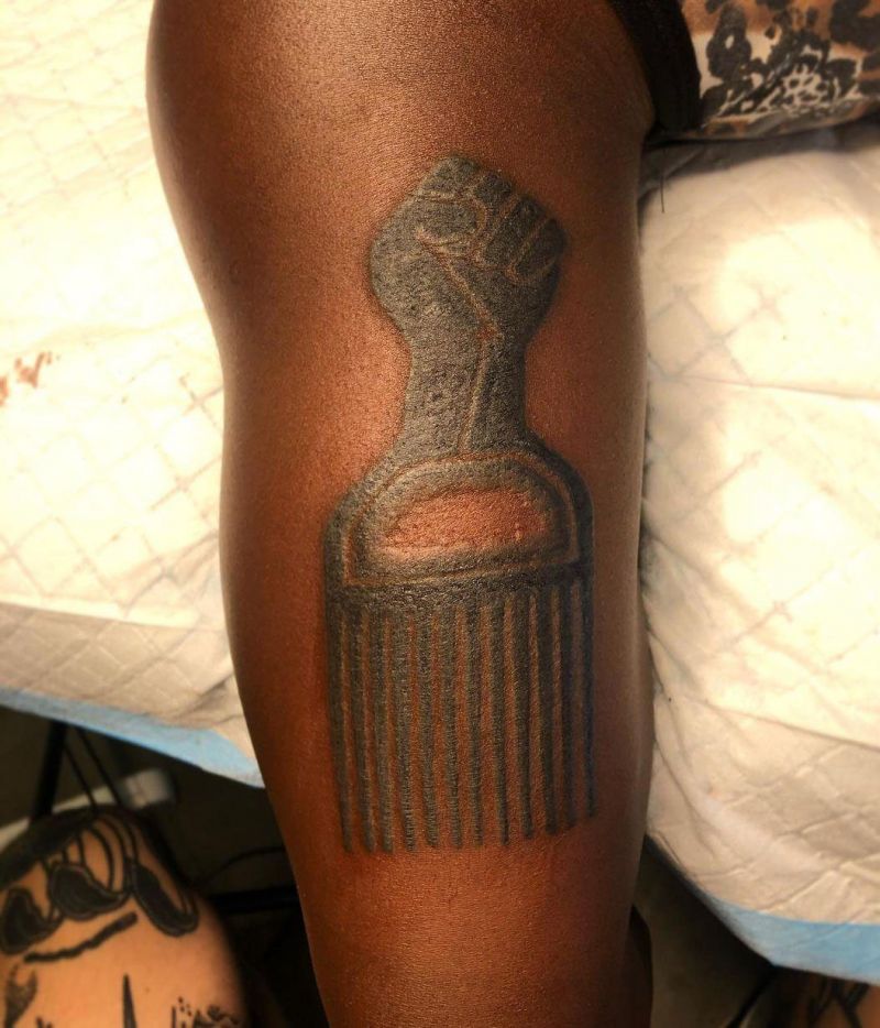 30 Pretty Comb Tattoos for Your Inspiration