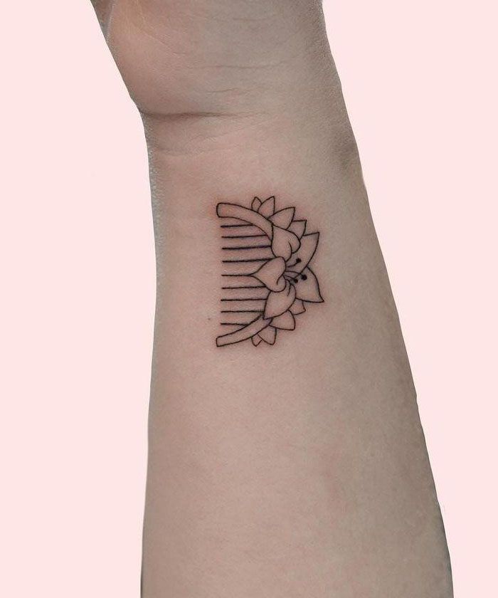 30 Pretty Comb Tattoos for Your Inspiration