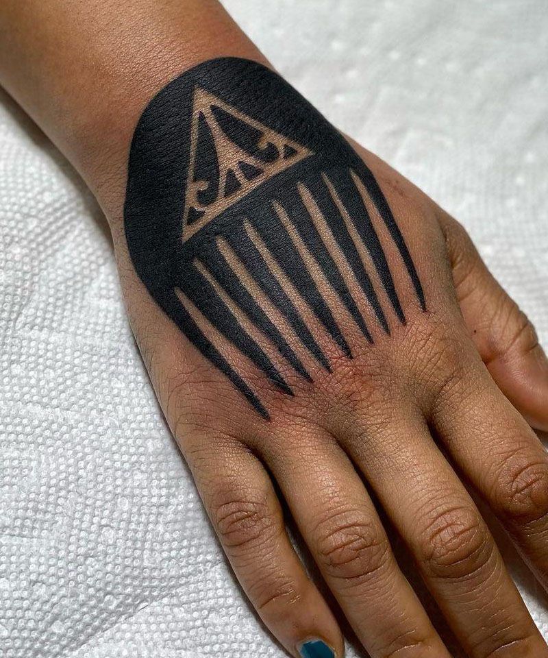 30 Pretty Comb Tattoos for Your Inspiration