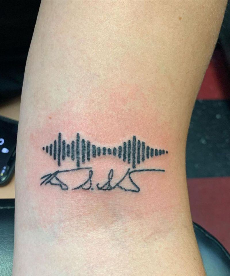 30 Pretty Soundwave Tattoos for Your Inspiration