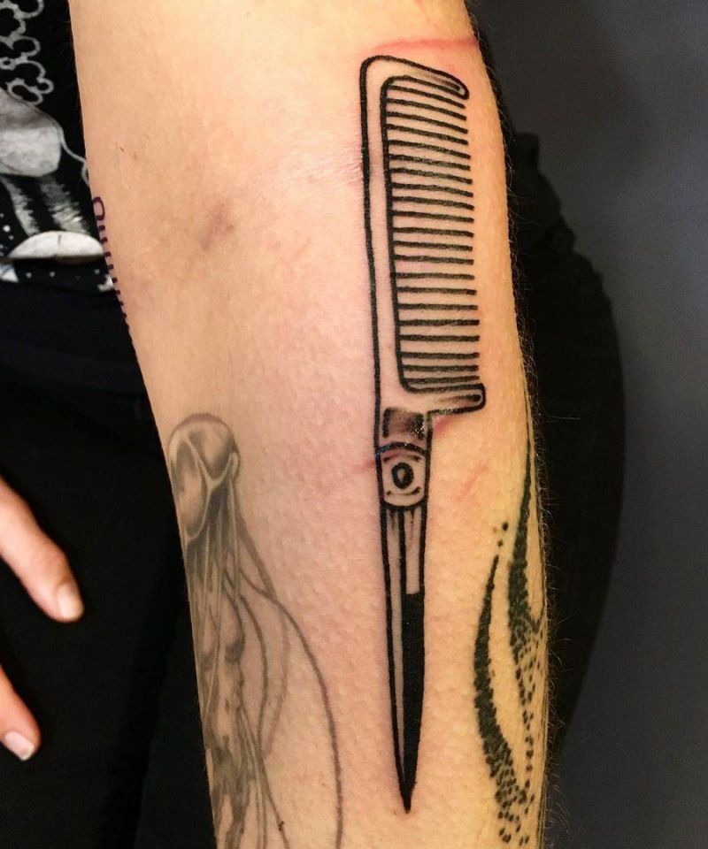 30 Pretty Comb Tattoos for Your Inspiration