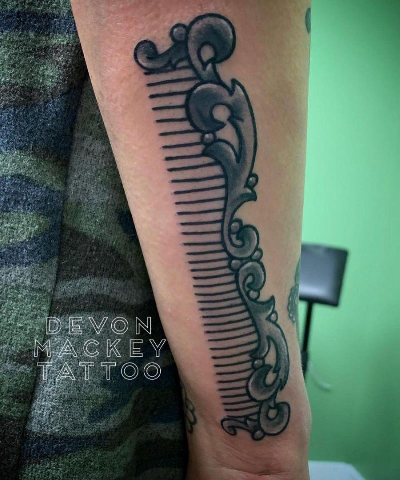 30 Pretty Comb Tattoos for Your Inspiration