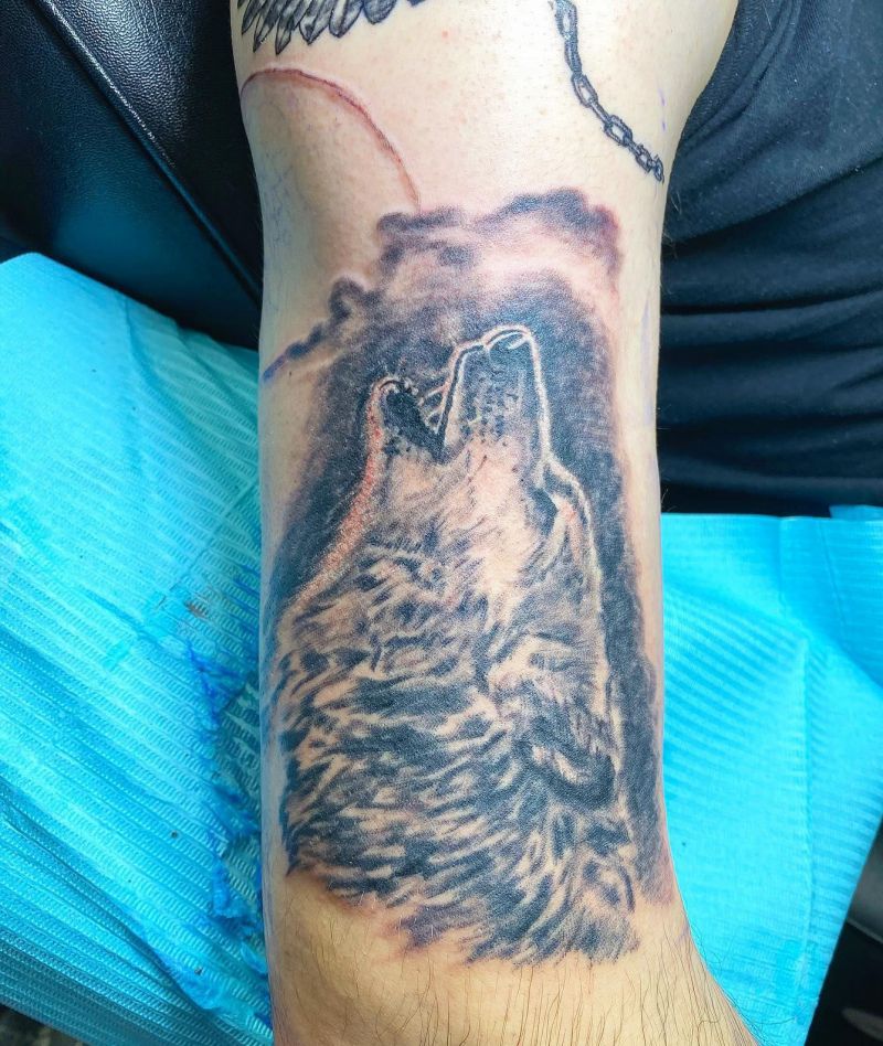 30 Great Howling Wolf Tattoos For Your Inspiration