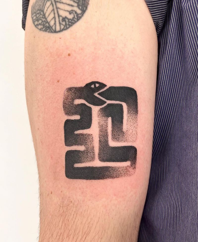 30 Unique Maze Tattoos You Must Love