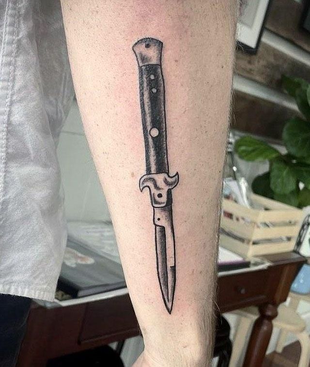 30 Unique Switchblade Tattoos You Can Copy