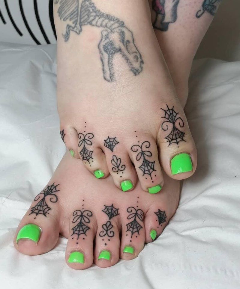 30 Unique Toe Tattoos You Will Love