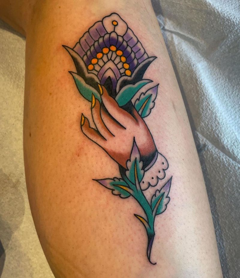 30 Great Hand Holding Flowers Tattoos Make You Attractive