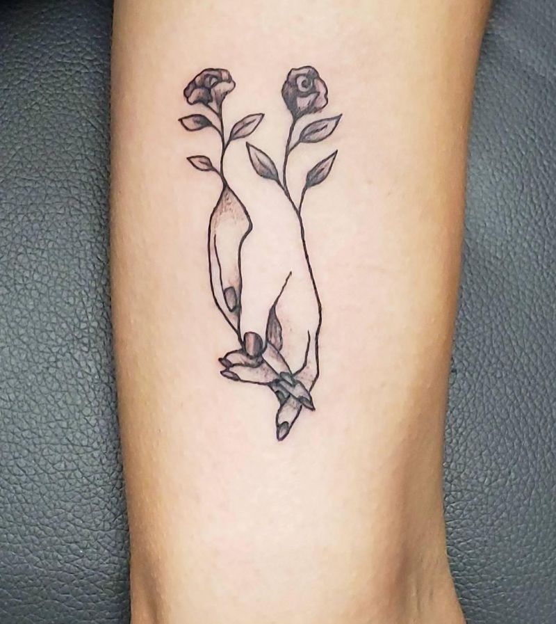 30 Great Holding Hands Tattoos You Will Love