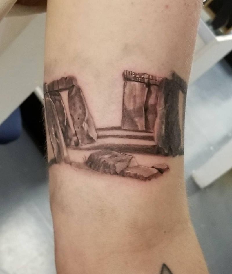 30 Unique Stonehenge Tattoos For Your Inspiration