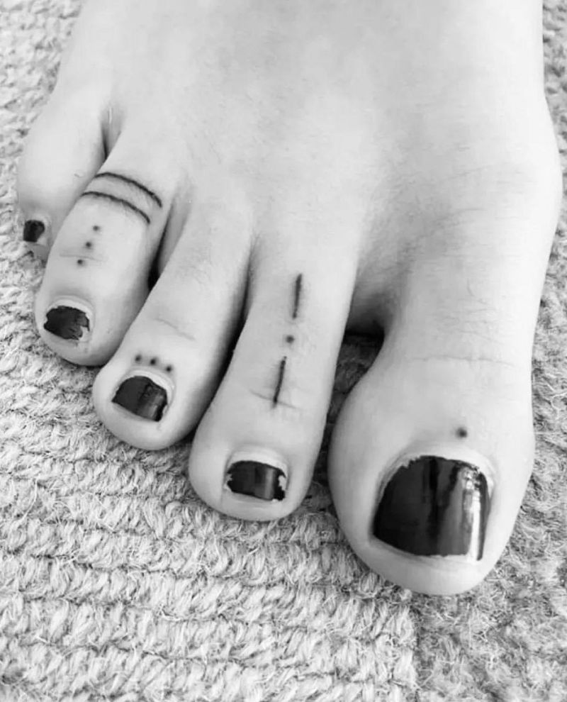 30 Unique Toe Tattoos You Will Love