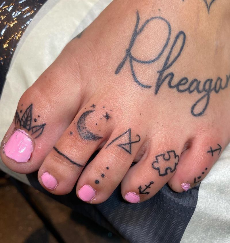 30 Unique Toe Tattoos You Will Love