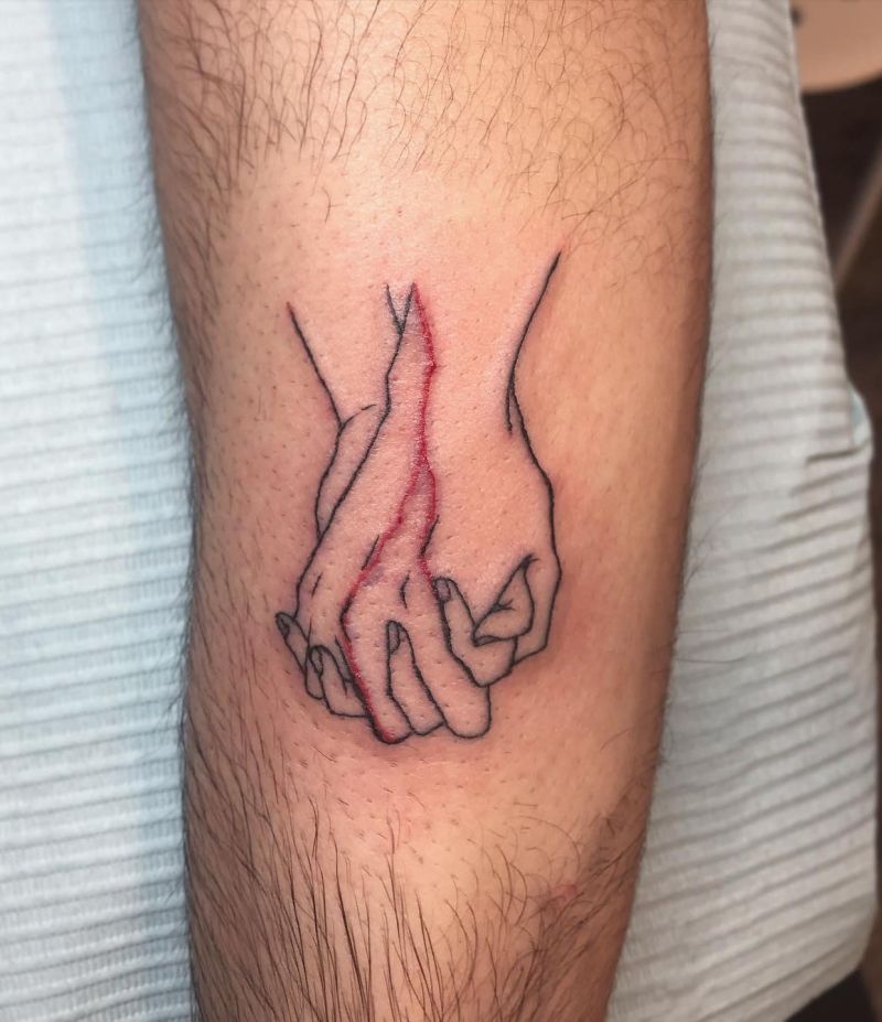 30 Great Holding Hands Tattoos You Will Love