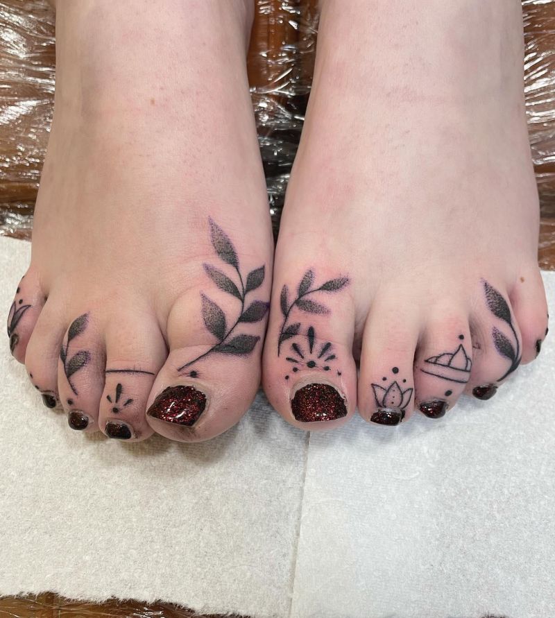 30 Unique Toe Tattoos You Will Love