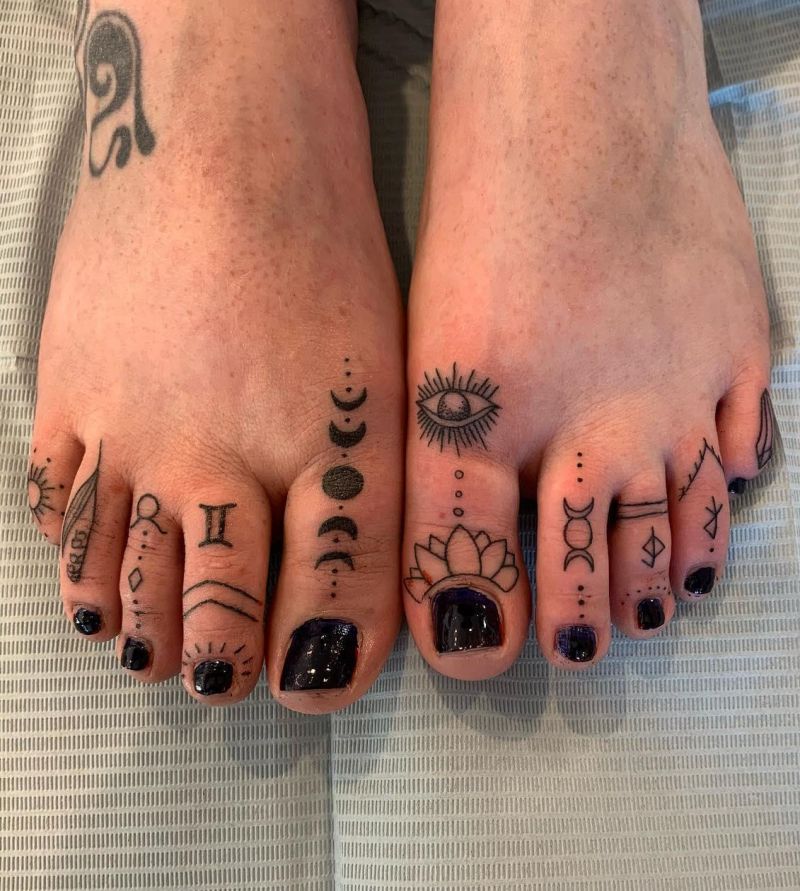 30 Unique Toe Tattoos You Will Love