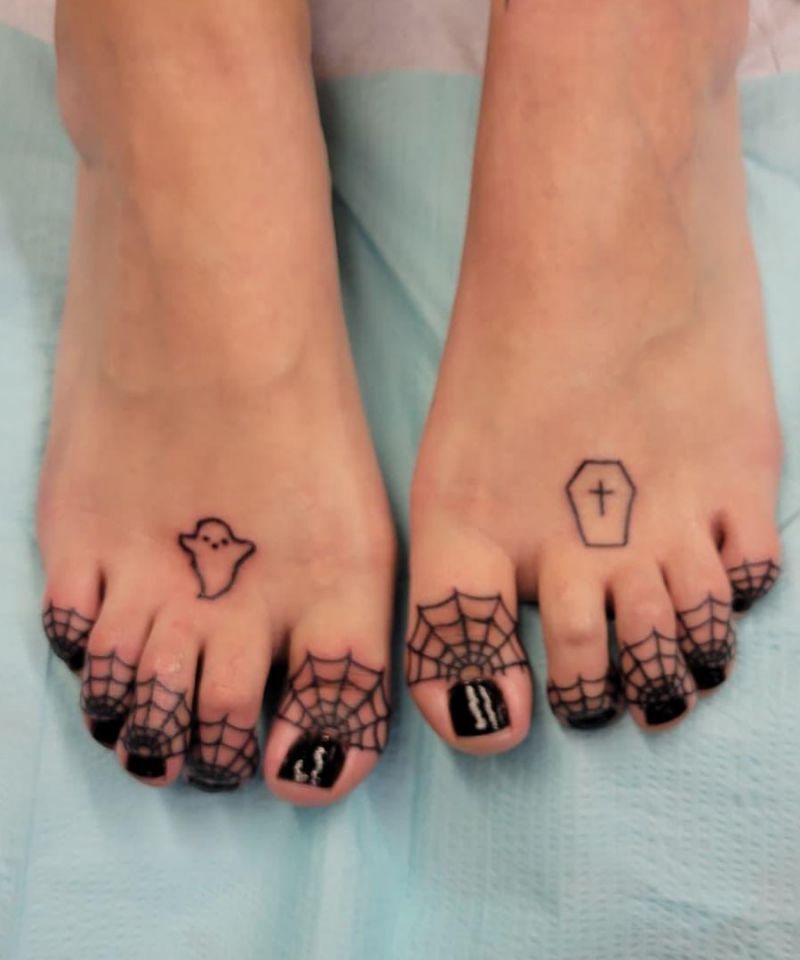 30 Unique Toe Tattoos You Will Love