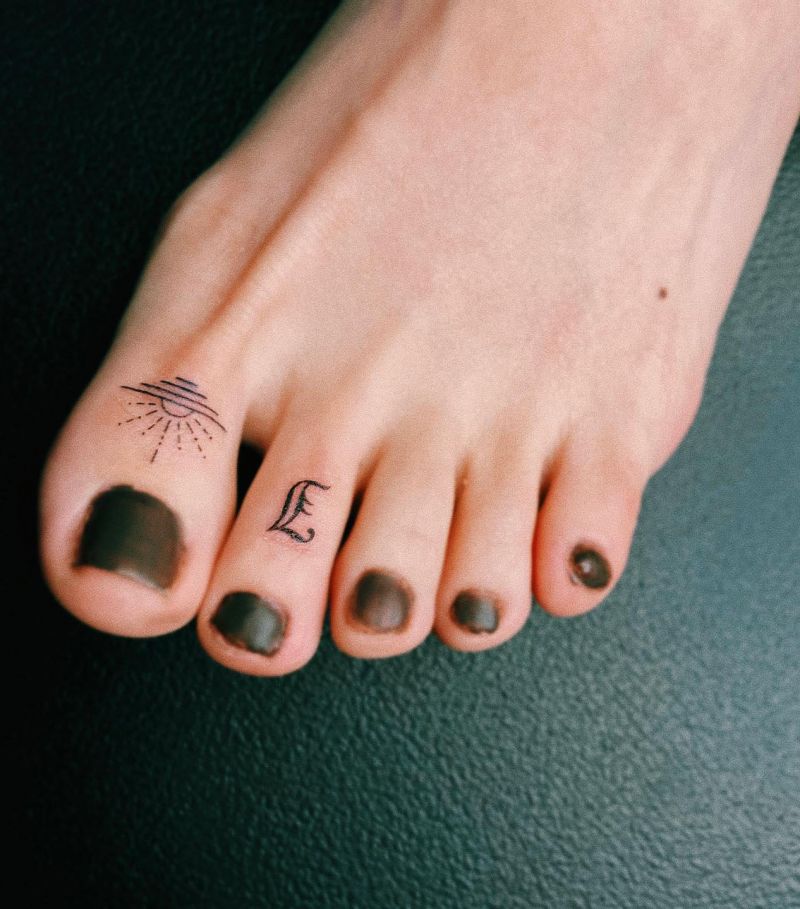 30 Unique Toe Tattoos You Will Love