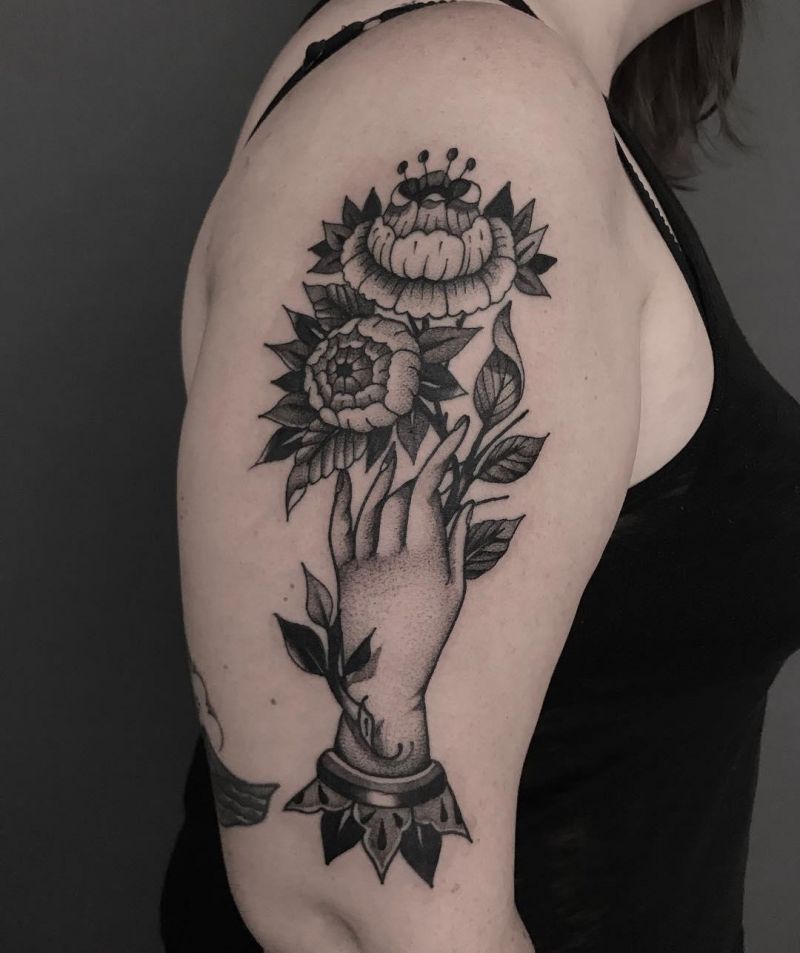 30 Great Hand Holding Flowers Tattoos Make You Attractive