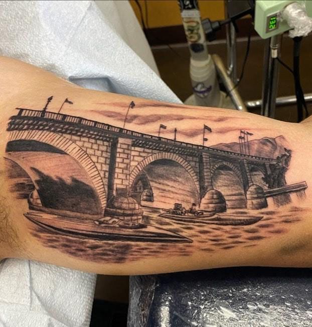 8 Unique London Bridge Tattoos For Your Inspiration