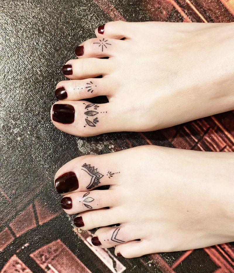 30 Unique Toe Tattoos You Will Love