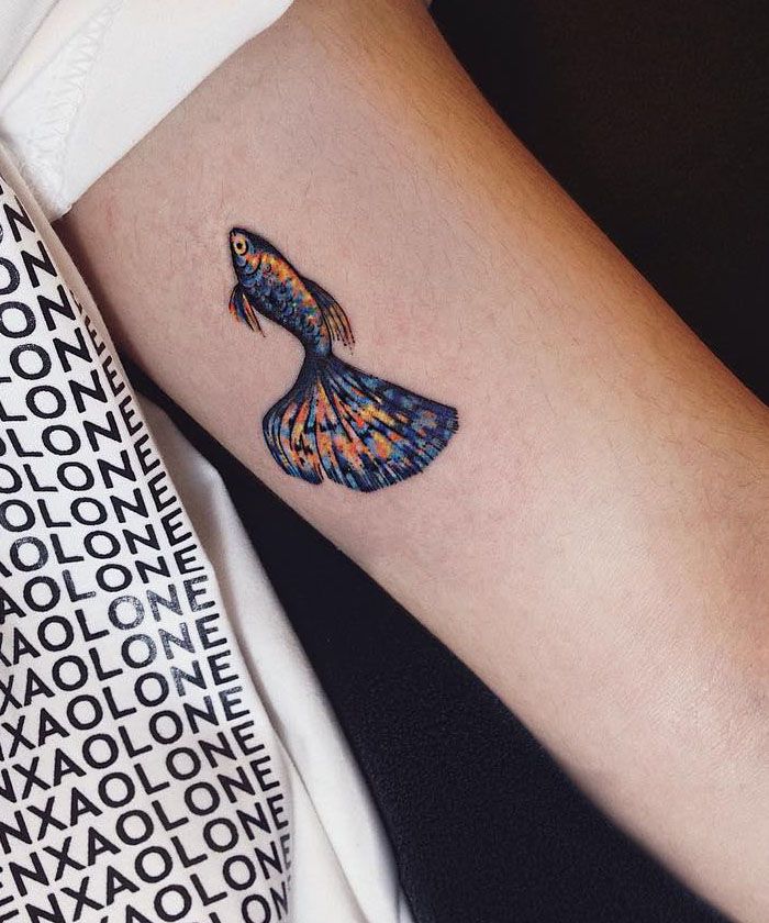 20 Unique Guppy Tattoos to Inspire You