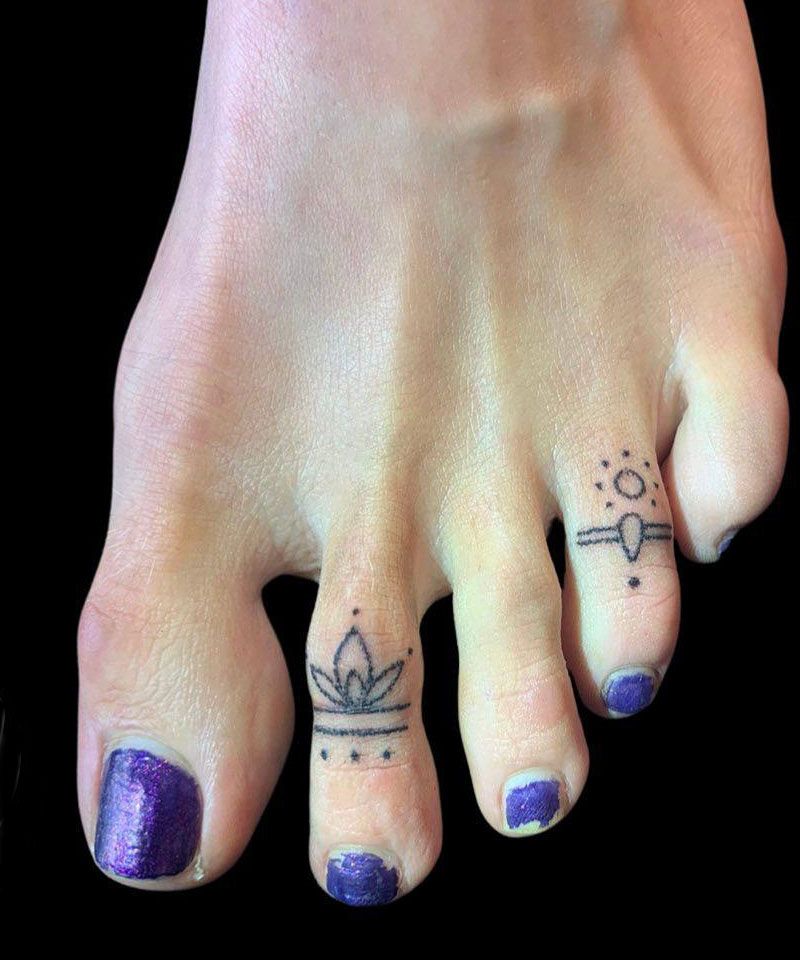 30 Unique Toe Tattoos You Will Love