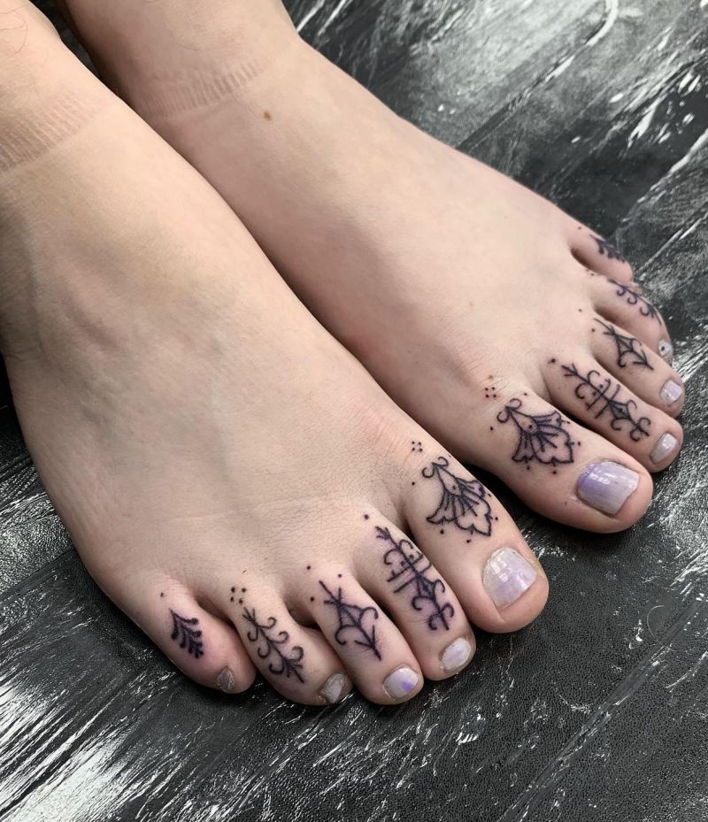 30 Unique Toe Tattoos You Will Love