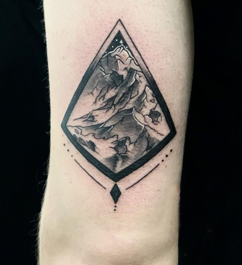 30 Awesome Mount Everest Tattoos For Your Next Ink