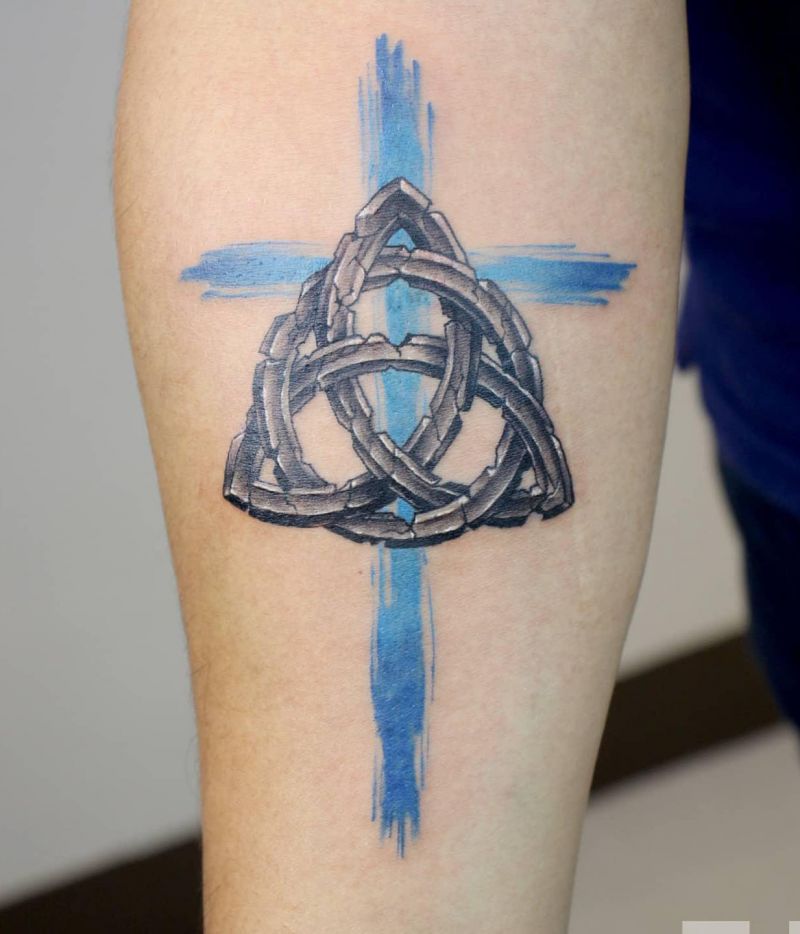 30 Awesome Trinity Knot Tattoos You Will Love